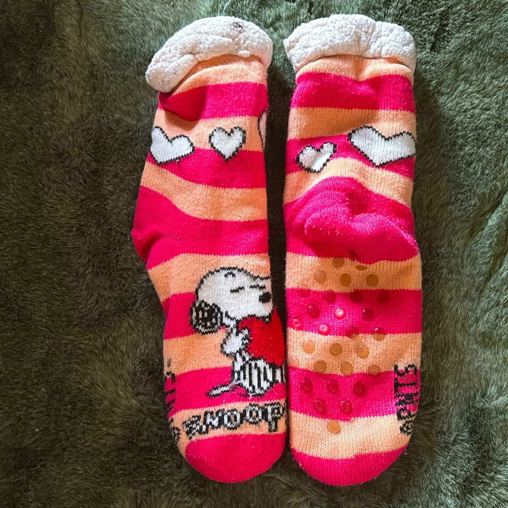 *nsfw* kink item for sale 💋 very used old snoopy socks for my foot freaks